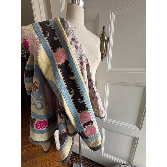 19th Century Silk on Cotton Uzbek Suzani Tapestry Throw - Picture 8 of 15